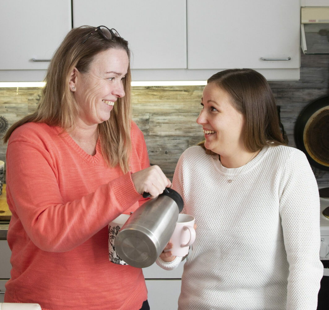 Raisiolaiset Nina ja Heidi.